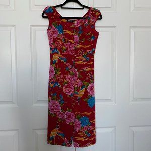 Beautiful Betsy Johnson 100% silk dress in mix color of red